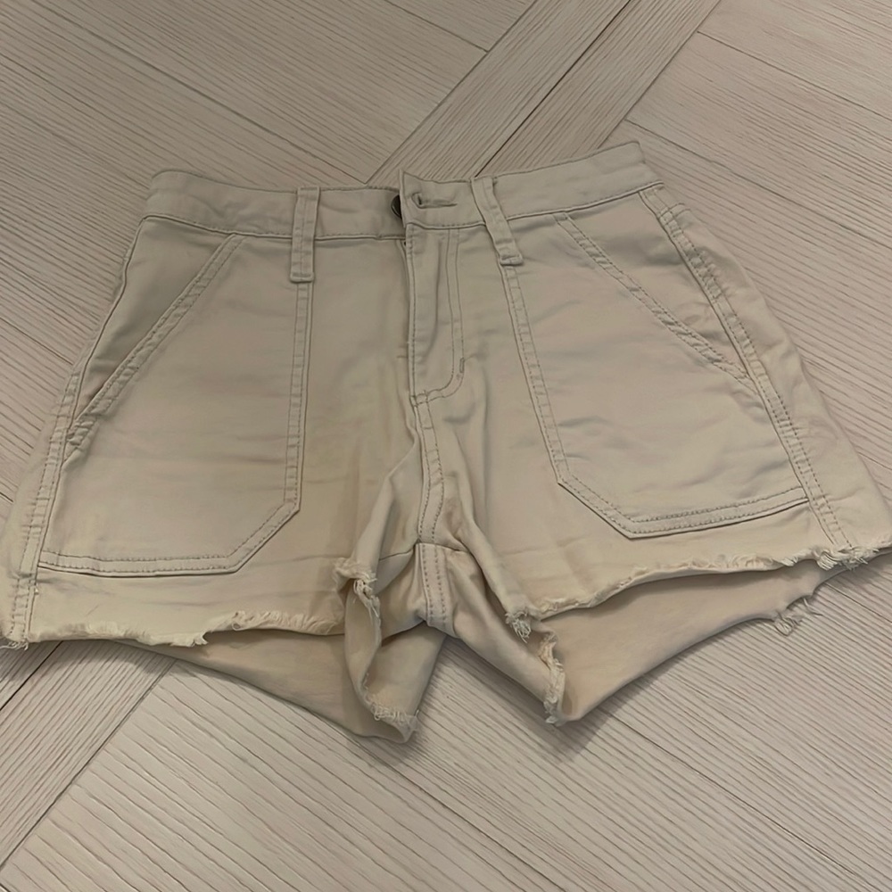 Nordstrom BP high rise cream shorts size 25. EUC